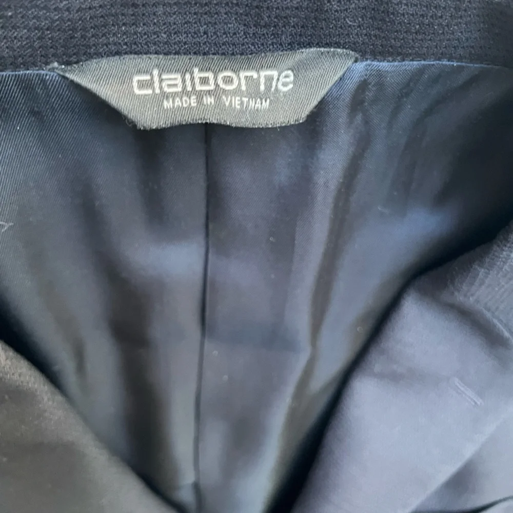 Claiborne classic black